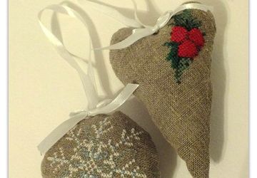 В наличии елочные игрушки вышитые в ручную!