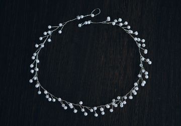 Тонкий венок-ободок из бусин
