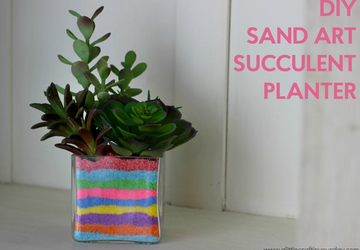 Яркая композиция из искусственных суккулентов.