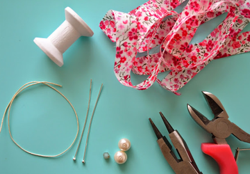 Подвески, брелки из мини катушек.