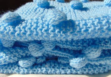 Детский плед с помпонами