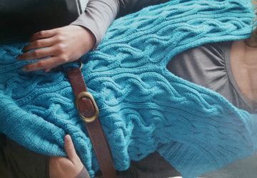 Безрукавка с капюшоном