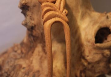 Заколка деревянная резная