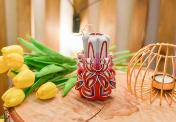 Резная свеча красная