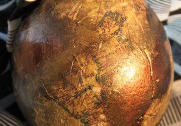 Страусиное яйцо вополненое в технике дэкупаж