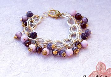 Браслет на цепочке с подвесками