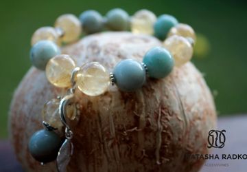 Браслет на резинке из натуральных камней