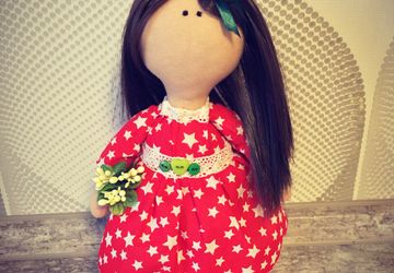 Брюнеточка