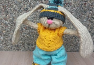 Заяц вязаный