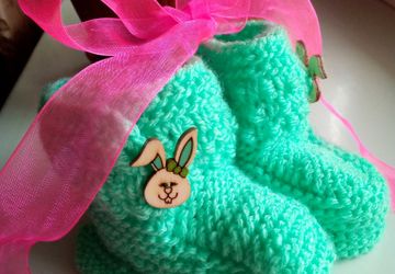 Пинетки с зайчиками.