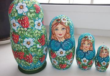 Матрешка " Клубничка'' высота 15см