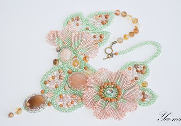Колье из бисера и камней "Запоздалые цветы".Продано!