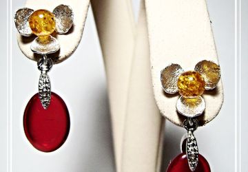 Серьги-гвоздики с чешским стеклом и янтарём