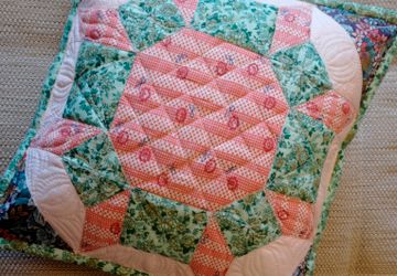 Подушка Весенний первоцвет