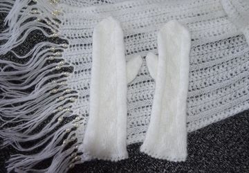 Шарф с варежками.