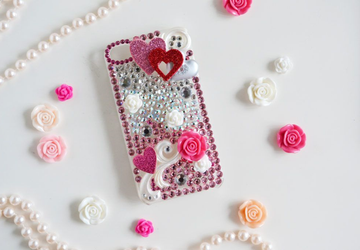 Дизайнерский чехол для мобильного телефона.