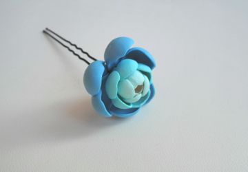 Шпилька с цветком из полимерной глины.