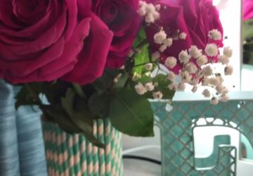 Ваза из коктейльных трубочек.