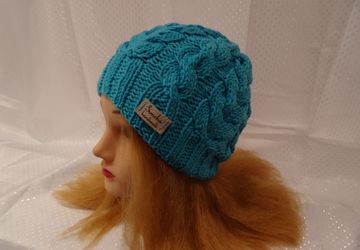 Шапка весенняя с косами