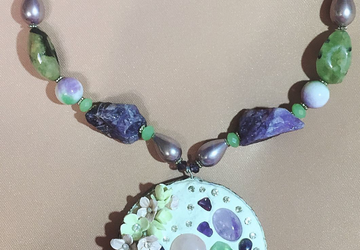 Колье с чароитом