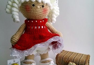 Куколка в красном платье