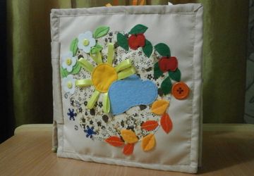 Развивающая книжка "Времена года"