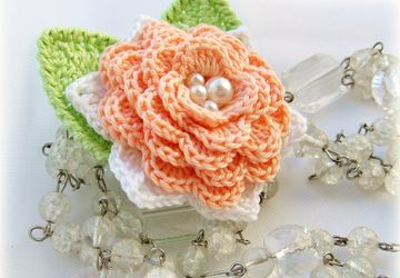 Брошь "Весенняя роза"