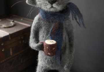 Кот с чашкой кофе