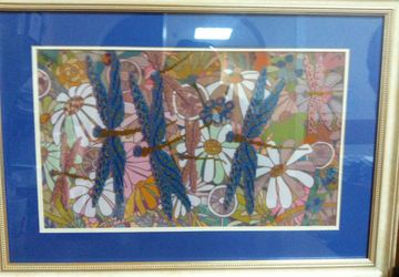 Стрекозы на лугу