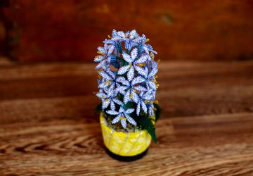 Цветок из бисера