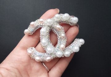 White brooch, brooch embroidered with river pearls. Handmade brooch, embroidery Brown Brooch Beaded. Pin brooch. Gift for her