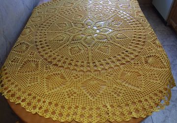 Скатерть вязаная желтая