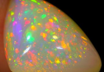 Яркий эфиопский опал, 5,79 карата.