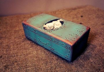 Декор шкатулки в винтажном стиле: имитация окисленной меди