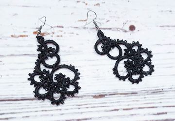 Кружевные серьги в технике фриволите
