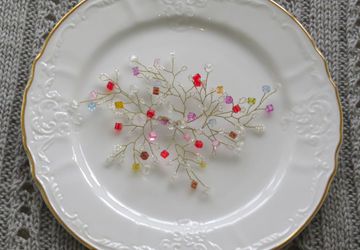 Веточка в прическу