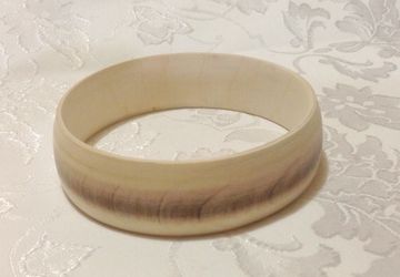 Браслет из дерева на руку