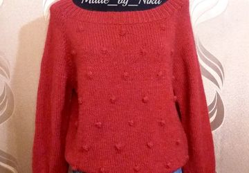 Свитер с шишечками