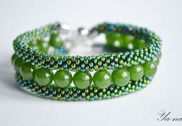 Браслет из бисера и бусин "Милитари".Продано!