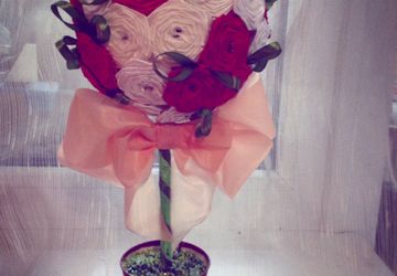 Топиарий, красно-белые розы