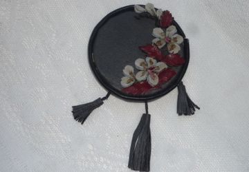 Кожаные броши