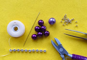 Цветы из бусин, бисера и страз своими руками.