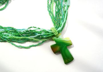 Ожерелье ручной работы "Крест зеленый"