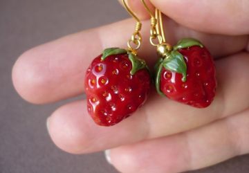 Земляничные серьги из полимерной глины