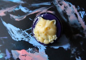 Фиолетовая брошка Котик