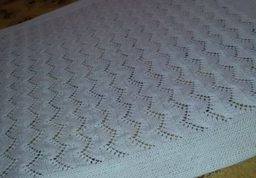 Вязаный спицами плед для малыша