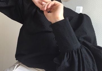 Блузка из чёрного фактурного хлопка