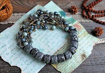 Крупное колье под серебро из полимерной глины