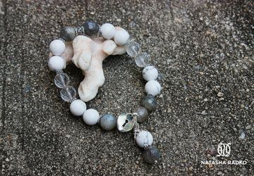 Браслет на резинке из натуральных камней