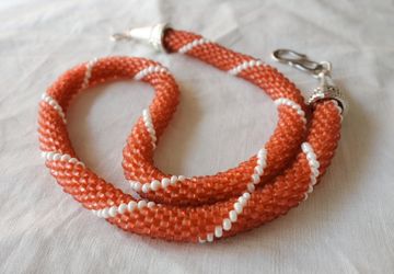 Колье "Клубника со сливками"